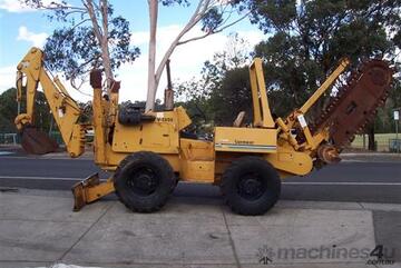 V 5800 Vermeer Trencher , b/hoe on front 1900 hrs V 5800 Vermeer Trencher , b/hoe on front 1900 hrs