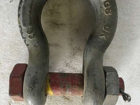 Bow Shackle 17 Ton 1.5 Grosby Rigging Equipment - picture2' - Click to enlarge