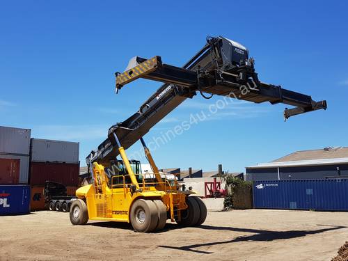 CONTAINER REACH STACKER