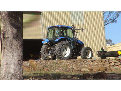 NEW HOLLAND TS90 TRACTOR 