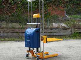 Semi-electric platform lifter / semi-electric stacker - picture0' - Click to enlarge