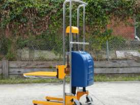 Semi-electric platform lifter / semi-electric stacker - picture1' - Click to enlarge
