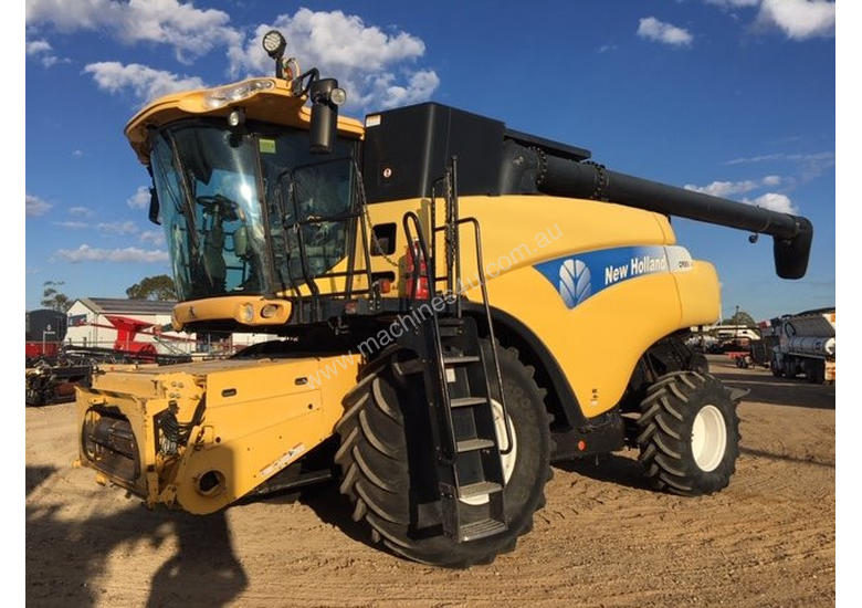 caption New Holland CR9070 Header(Combine) Harvester/Header