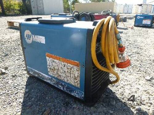 MILLER ELECTRIC MAXSTAR 200DX Welder