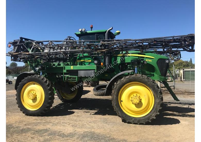 caption John Deere 4730 Self Propelled Spray Unit