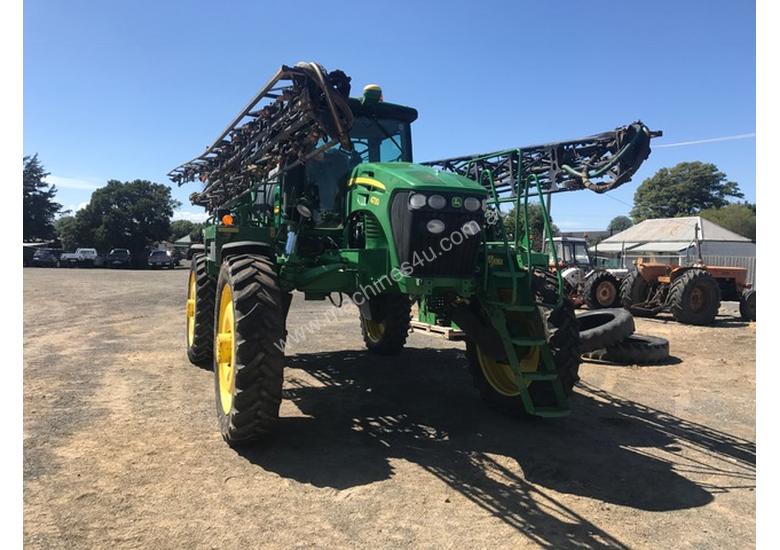 caption John Deere 4730 Self Propelled Spray Unit