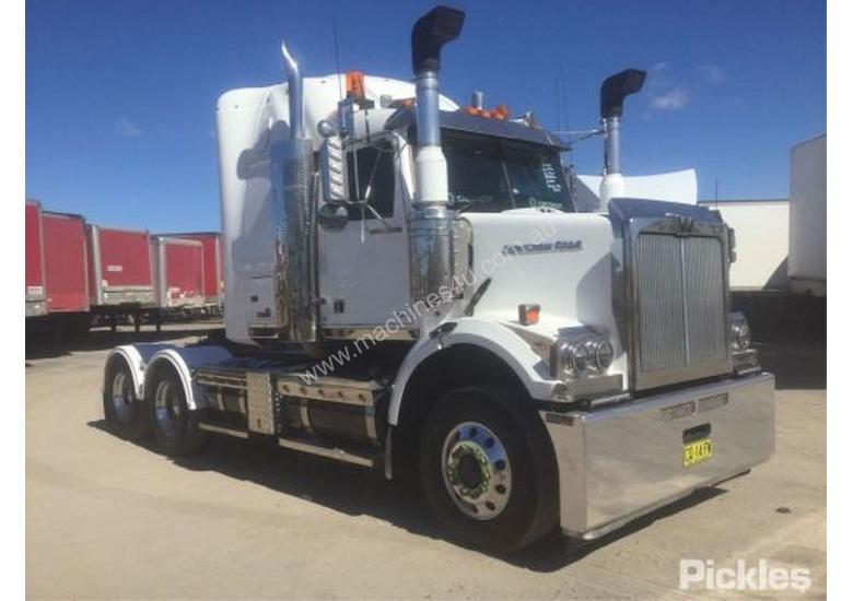 caption 2013 Western Star 4800FX Constellation