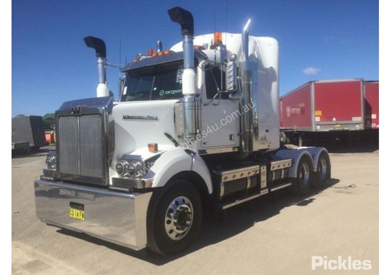 caption 2013 Western Star 4800FX Constellation