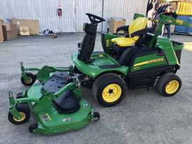 John Deere 1570 Commercial Mower - picture0' - Click to enlarge
