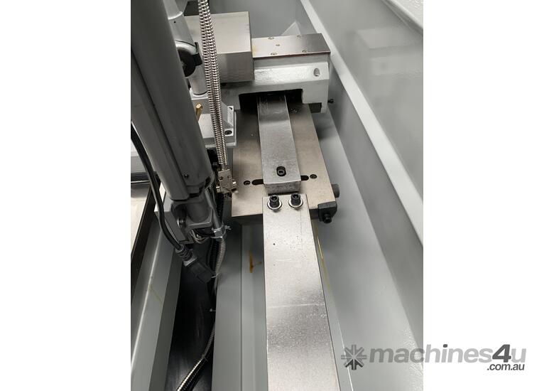 caption Romac Metal Lathe 560 x 2000mm 105mm Bore