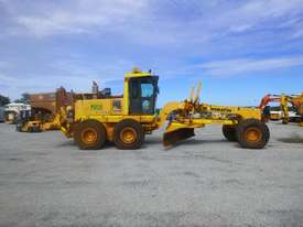 2016 Komatsu GD825A-2 Road Grader (MR112) - picture0' - Click to enlarge