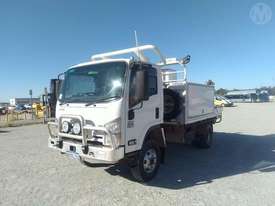 Isuzu NPS 300 - picture1' - Click to enlarge