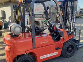 Nissan Forklift 2.5 Ton Container Entry 4.75m lift Refurbished and Serviced Ready to Go  - picture0' - Click to enlarge