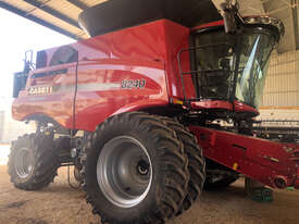 CASE IH 8240 Header(Combine) Harvester/Header - picture0' - Click to enlarge