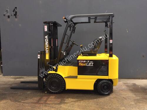 Refurbished Hyundai 25B-7 2.5 Ton Electric Container Mast Counterbalance Forklift-New Batteries