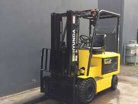 Refurbished Hyundai 25B-7 2.5 Ton Electric Container Mast Counterbalance Forklift-New Batteries - picture1' - Click to enlarge