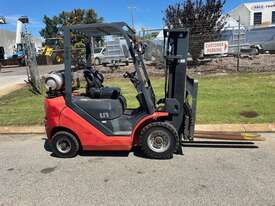 Forklift UN 2.5 Tonne Gas Auto Container mast side shift 2012 - picture0' - Click to enlarge