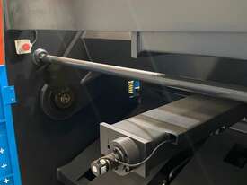 **FACTORY CLEARANCE** - ZYMT 6-3200 GUILLOTINE - picture2' - Click to enlarge