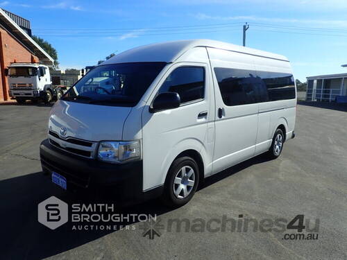 2012 TOYOTA COMMUTER KDH223R 12 SEATER BUS