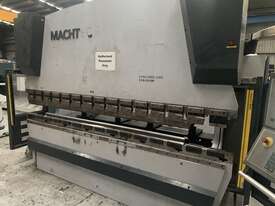 Machtech CNC pressbrake 3 m X 110 ton - picture0' - Click to enlarge