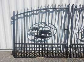 4.2m Bi-Parting Animal Gates - picture0' - Click to enlarge