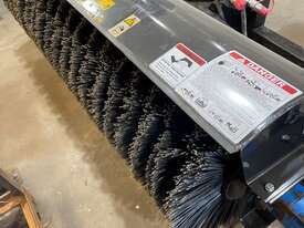 Skidsteer Angle Broom Mower King - picture0' - Click to enlarge