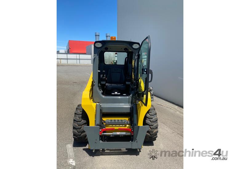 caption Wacker Neuson SW17 Skid Steer