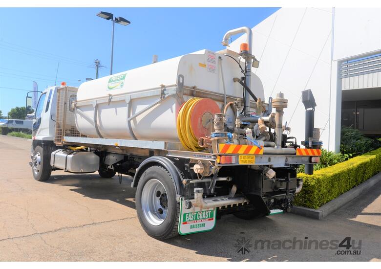 caption 2010 MITSUBISHI FUSO FIGHTER FM67 - Water Cart