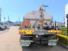 2010 MITSUBISHI FUSO FIGHTER FM67 - Water Cart - picture2' - Click to enlarge
