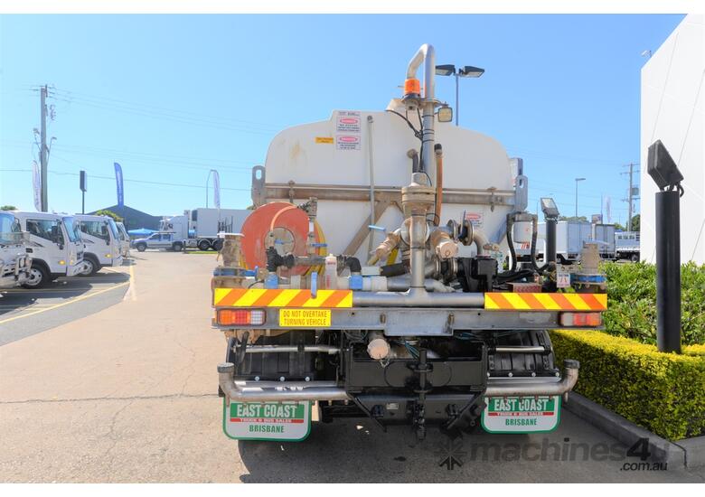 caption 2010 MITSUBISHI FUSO FIGHTER FM67 - Water Cart
