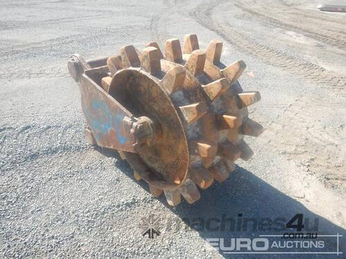 Compactor Wheel to suit Excavator, Centers 580mm, Ears 420mm, Pins 115mm