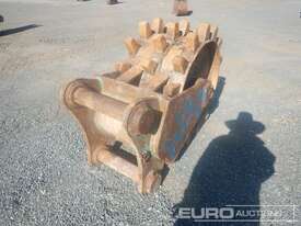 Compactor Wheel to suit Excavator, Centers 580mm, Ears 420mm, Pins 115mm - picture2' - Click to enlarge