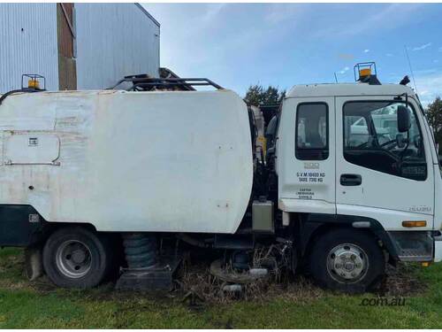 Isuzu FRR550 Street Sweeper 