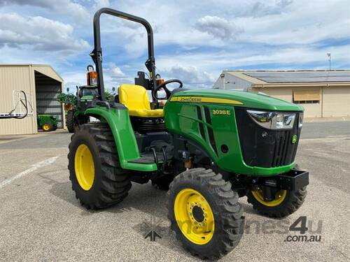 John Deere 3038E