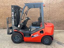 Heli 2.5t Diesel Forklift  - picture0' - Click to enlarge