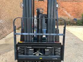 Heli 2.5t Diesel Forklift  - picture1' - Click to enlarge