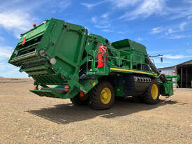 John Deere CP690 Cotton Picker/Stripper Harvester/Header - picture2' - Click to enlarge