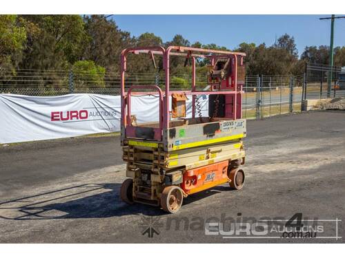 JLG 1930ES Wheeled Scissor Lift Access Platform