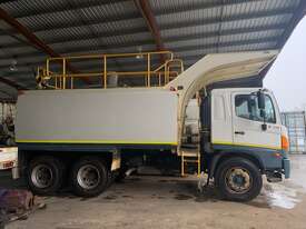 2010 HINO FM500 Tandem Water Truck  - picture2' - Click to enlarge