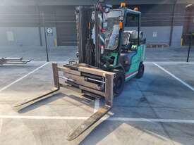 Mitsubishi 3.5T Forklift with fork clamp and rotator - picture0' - Click to enlarge