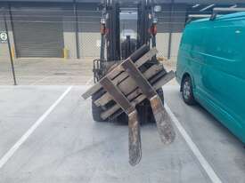 Mitsubishi 3.5T Forklift with fork clamp and rotator - picture0' - Click to enlarge