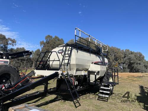 Bourgault Air Cart Farm Seeder L8450