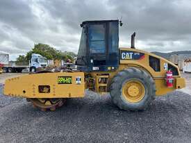 2009 CAT CP76 VIBRATORY PADFOOT ROLLER - picture2' - Click to enlarge