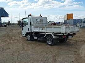 Isuzu NLR - picture1' - Click to enlarge