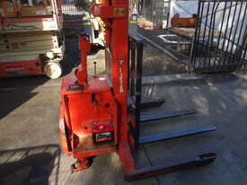 BT BLTST10008L Electric Pallet Stacker / Ride on or Walk Behind - picture2' - Click to enlarge