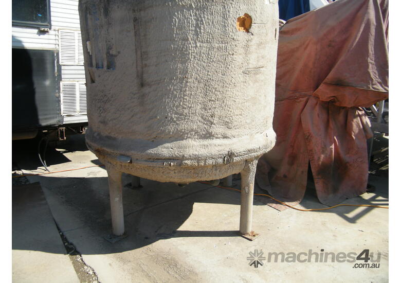 stainless  steel  tank  with  coil