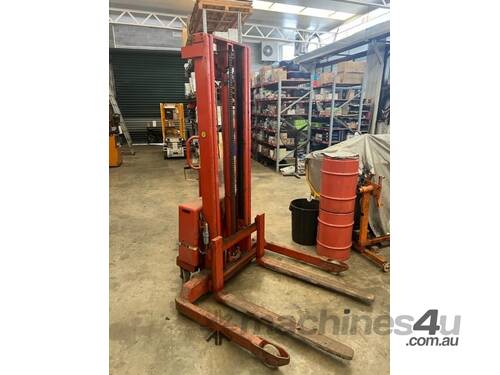 BT Walkie Stacker 1000kg, 3300 mm Lift $2350 + GST