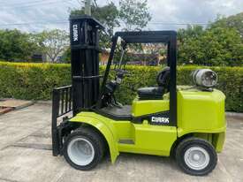 CLARK 4.5T LPG Forklift - picture0' - Click to enlarge