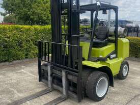 CLARK 4.5T LPG Forklift - picture0' - Click to enlarge