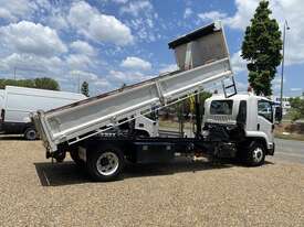 2013 Isuzu FSR850 Long Premium White Tipper 7.8l 4x2 - picture0' - Click to enlarge